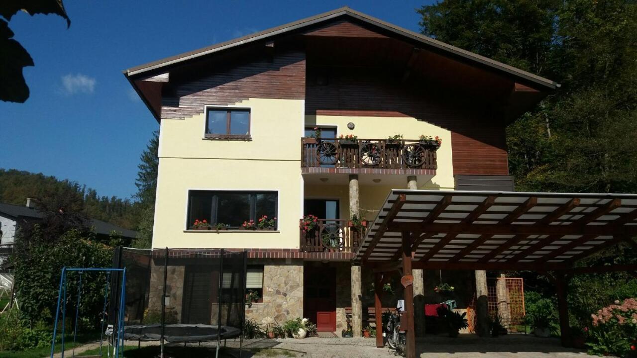 Appartment Bezenica Dobrova Bagian luar foto